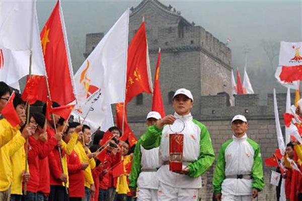 مشعل بازی های آسیایی 2010 گوانگژو بر فراز دیوار بزرگ چین روشن شد