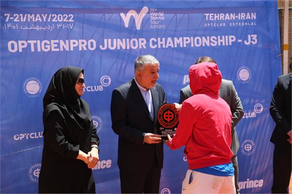 حضور دکتر صالحی امیری در مراسم اختتامیه مسابقات بین المللی  تنیس جوانان