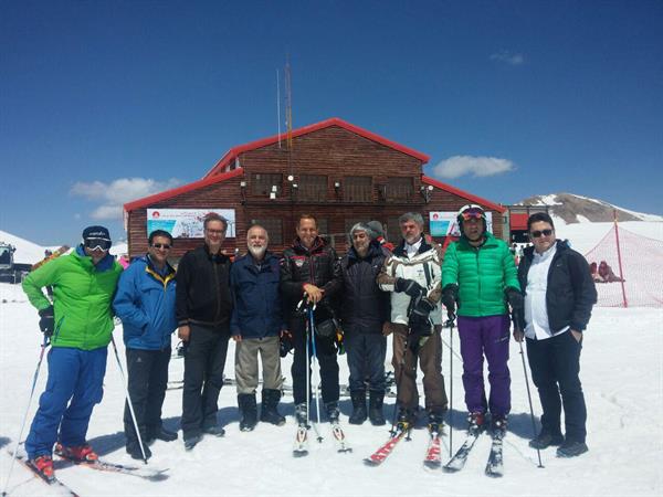 رئیس کنفدراسیون ورزشهای المپیکی آلمان: به توسعه اسکی در ایران کمک می‌کنیم/اسکی در ایران شگفت‌زده‌ام کرد