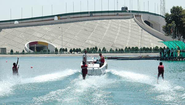 در مسابقات قهرمانی کشور و انتخابی تیم ملی؛اسکی بازان روی آب به مصاف هم می روند