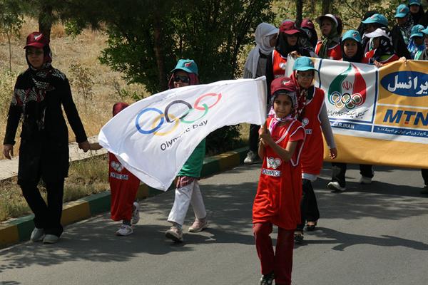 برگزاری دوی روز المپیک در کنار نهمین همایش پیاده روی خانوادگی