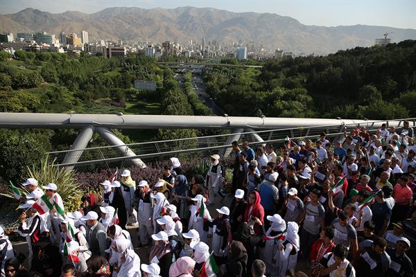 همزمان در سراسر کشور وبا حضور مسئولین کمیته ملی المپیک و شهرداری تهران؛همایش دو " روز المپیک" در پل طبیعت برگزار شد