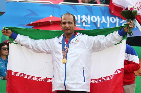 مدال طلا - کامپوند - اسماعیل عبادی