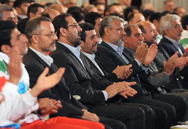 فردا و با حضور دکتر احمدی نژاد؛مراسم تقدیر از تیمهای کشتی فرنگی و آزاد ایران در جام جهانی برگزار می شود