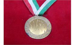 اهداء مدال طلا و برنز مسابقات شمشیربازی بازیهای آسیایی تهران توسط احمد اکبری جاوید به موزه  6
