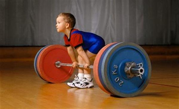 در طرح امیدهای المپیک؛ نونهالان و نوجوانان وزنه برداری مستعد آموزش می بینند