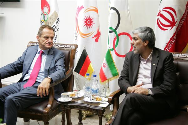 ضمن تشکر از میهمان نوزای کمیته ملی المپیک در سفر به تهران؛رئیس کنفدراسیون ورزش های المپیکی آلمان از کیومرث هاشمی برای سفر به آلمان دعوت کرد
