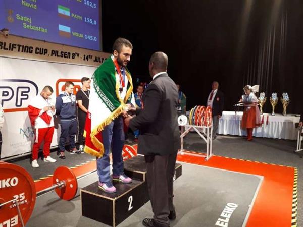 Iran received 1st medal in students' powerlifting
