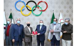 اهداء مدال طلا و برنز مسابقات شمشیربازی بازیهای آسیایی تهران توسط احمد اکبری جاوید به موزه  9
