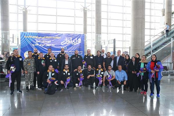 وزنه برداران کشورمان در میان استقبال مسئولان کمیته ملی المپیک وارد تهران شدند