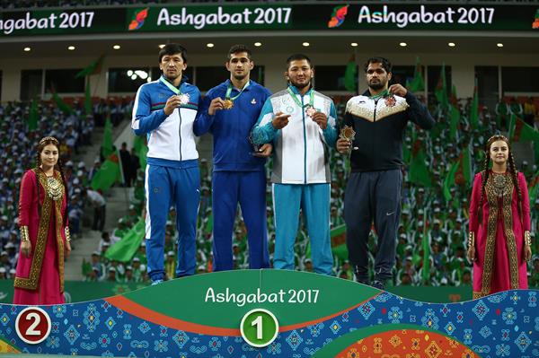 قهرمانی آزادکاران ایران در بازیهای داخل سالن با ۳ طلا، یک نقره و ۴ برنز
