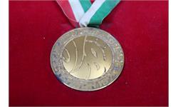 اهداء مدال طلا و برنز مسابقات شمشیربازی بازیهای آسیایی تهران توسط احمد اکبری جاوید به موزه  5