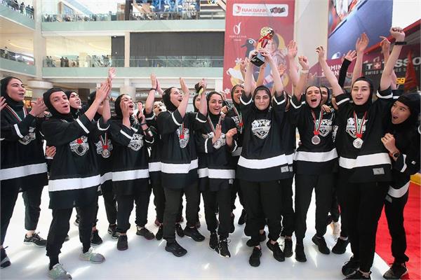 تیم ملی اسکیت هاکی روی یخ زنان ایران نایب قهرمان جام امارات شد