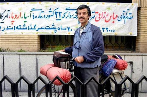 رزاقی دوچرخه سواری که پس از 887 روز سفر دور دنیا به میهن بازگشت؛خوشحالم که نمازم را به افق ایران می خوانم