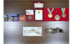 اهداء مدال طلا و برنز مسابقات شمشیربازی بازیهای آسیایی تهران توسط احمد اکبری جاوید به موزه  7