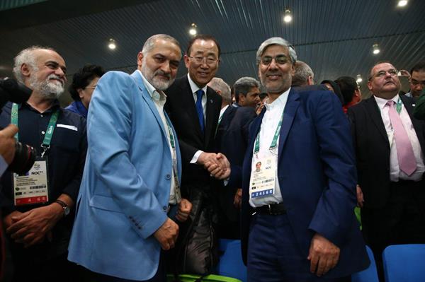 دیدار کوتاه کیومرث هاشمی و دبیر کل سازمان ملل " بان کی مون " در حاشیه برگزاری مسابقات تیراندازی بانوان به عکس یادگاری این دو شخصیت انجامید.