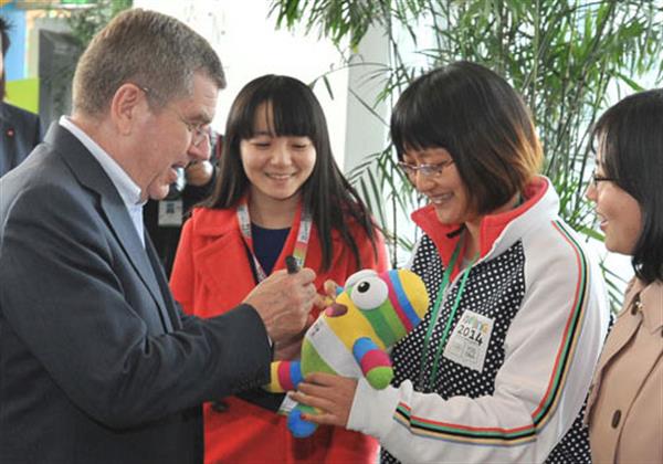 بازدید توماس باخ  از شهر میزبان دومین دوره بازی های المپیک تابستانی نوجوانان