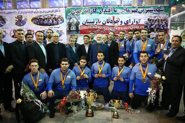 تیم ملی کاراته در میان استقبال مسئولان کمیته ملی المپیک و وزارت ورزش و جوانان وارد تهران شد