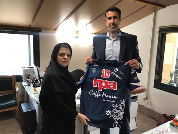 ​بهنام محمودی پیراهن خود در تیم والیبال پروجا ایتالیا را به موزه ملی ورزش،المپیک وپارالمپیک اهدا کرد