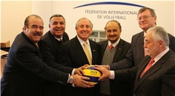 با حمایت 5 قاره؛رئیس فدراسیون جهانی والیبال 8 سال ابقا شد