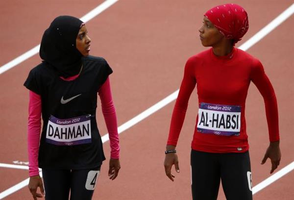 زنان مسلمان در مسابقات دو 100 متر بانوان(384)