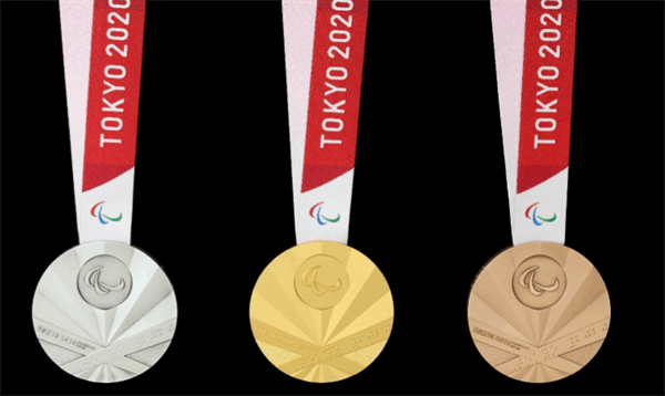 رونمایی از لباس حمل کننده مشعل و مدالهای پارالمپیک 2020
