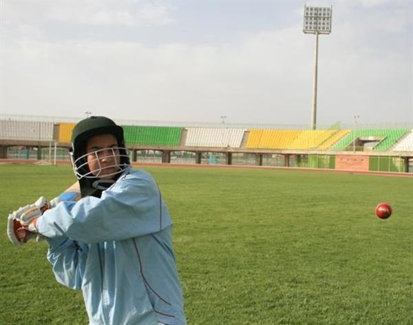 مربیان پاکستانی بدنبال استعدادهای درخشان کریکت ؛"محمود رشید" در زاهدان، "هاجر سرور" در بجنورد