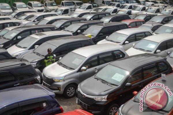 یک شرکت حمل و نقل 200 خودرو به جاکارتا 2018 داد