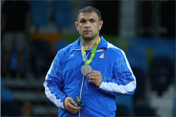 Iranian Wrestler’s 2012 Olympic Gold Medal Delivered to NOC Officials