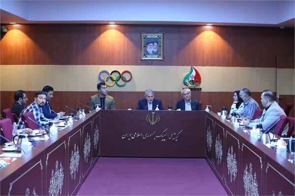 برگزاری نشست صمیمی دکتر صالحی امیری و دکتر نصرالله سجادی با کمیسیون ورزشکاران