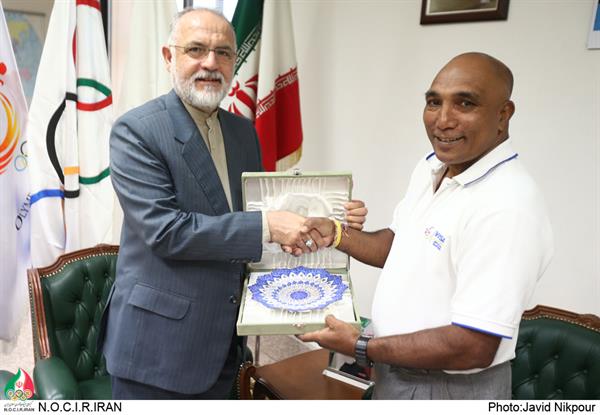 پایان اردوی مشترک تیم ملی کشتی سریلانکا در مازندران؛ سر مربی  سریلانکا در دیدار با دبیر کل کمیته ملی المپیک از حمایت های وی تشکر کرد