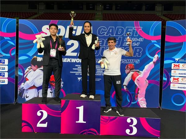 تکواندو قهرمانی جهان صوفیه؛سرمربی تیم ملی دختران ایران بهترین مربی جهان شد