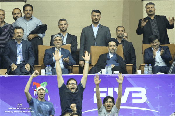 رئیس کمیته ملی المپیک در سالن12 هزار نفری آزادی/ هاشمی: عملکرد والیبالیست ها بسیار ارزشمند بود