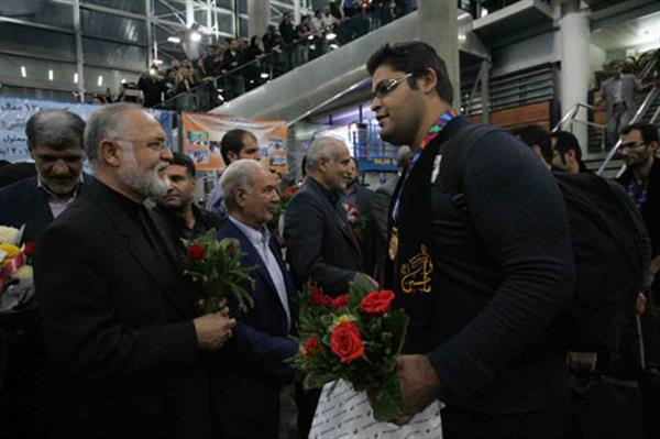 در میان استقبال مردمی و دبیر کل کمیته ملی المپیک؛دومین و آخرین گروه از کاروان پاراآسیایی وارد تهران شد