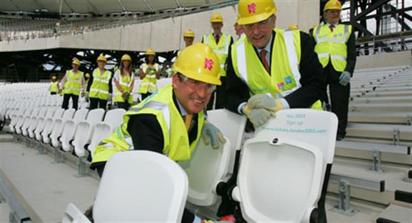 بازدید ژاک روگ از استادیوم المپیک 2012 لندن و ابراز رضایت از پیشرفت کارها