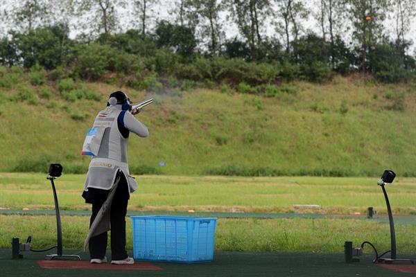 دومین دوره بازیهای آسیایی نوجوانان – نانجینگ (117)؛ مربی تیم تیراندازی : طلا در دستان پرورش نیا بود