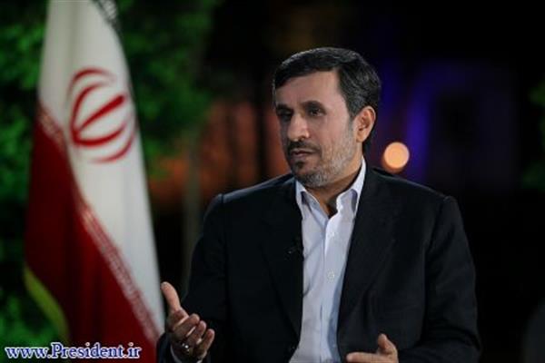 دکتر احمدی نژاد در مراسم تقدیر از قهرمانان ورزشی:به ورزش در مقاطع تحصیلی و به ویژه در دبستان به طور اساسی پرداخته شود