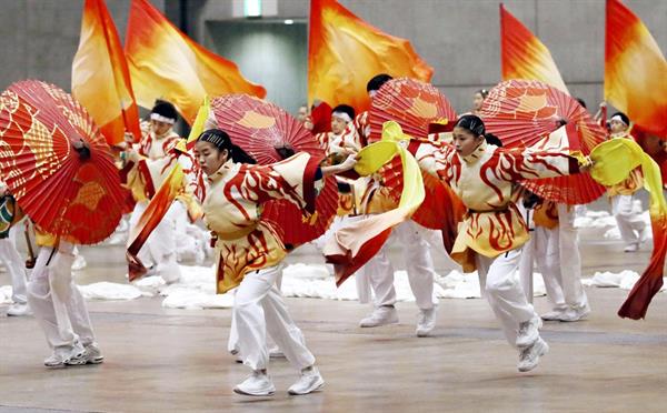 ادغام حمل مشعل المپیک با مراسم فرهنگی ژاپنی-یونانی