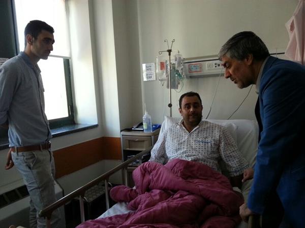 با حضور در بیمارستان لاله؛کیومرث هاشمی از محسن وحدانی عیادت کرد