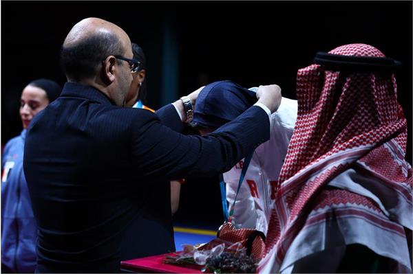 بازیهای کشورهای اسلامی ریاض ؛علی نژاد مدال ووشو بانوان را اهدا کرد