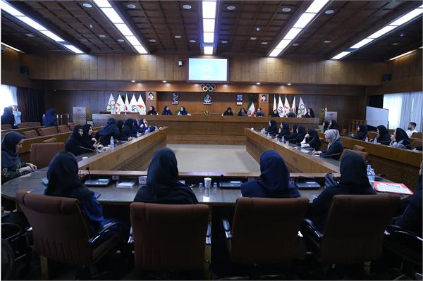 دوره مدیریت رهبری در ورزش زنان 6