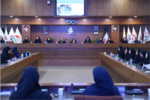 دوره مدیریت رهبری در ورزش زنان 1