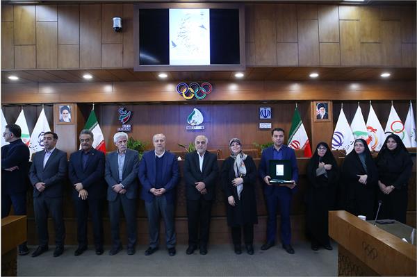 آیین تقدیر از قهرمانان و فعالان عرصه ورزش و محیط زیست 12