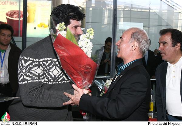 با استقبال دبیر کل کمیته ملی المپیک؛کشتی گیران قهرمان آسیا وارد کشور شدند