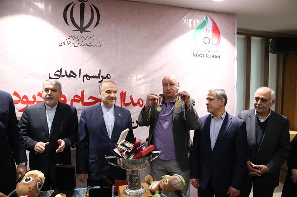 مراسم اهدا مدال و کاپ افتخارآفرینان ورزش کشور به موزه المپیک و پارالمپیک 36