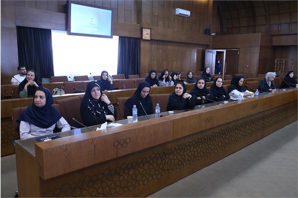 دوره مدیریت رهبری در ورزش زنان 8