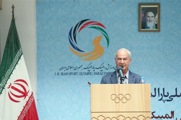 نشست صمیمی پبشکسوتان ورزشی کشور با آیت الله سید حسن خمینی،مسوولان وزارت ورزش و جوانان و کمیته ملی المپیک و پارالمپیک 48