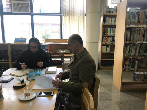 جلسه (دبیر شورای سیاستگذاری تاریخ شفاهی ورزش ایران ) با آقای رضا زمانی (پژوهشگر ،محقق ونویسنده کتاب دو جلدی نامه ای به پدرم  .jpg برای طرح پژوهشی تاریخ شفاهی ورزش ایران