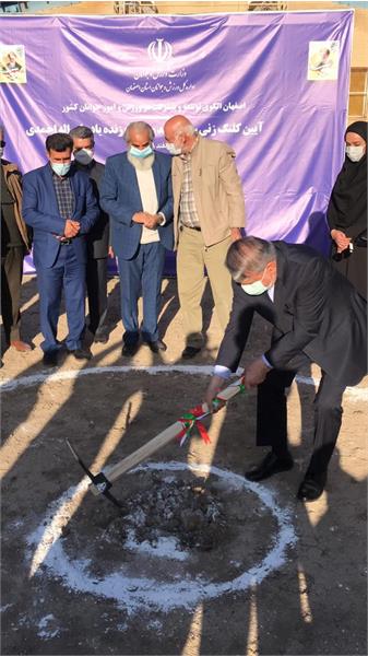 با حضور دکتر صالحی امیری برگزار شد؛ آئین کلنگ زنی دو مجموعه ورزشی استان اصفهان