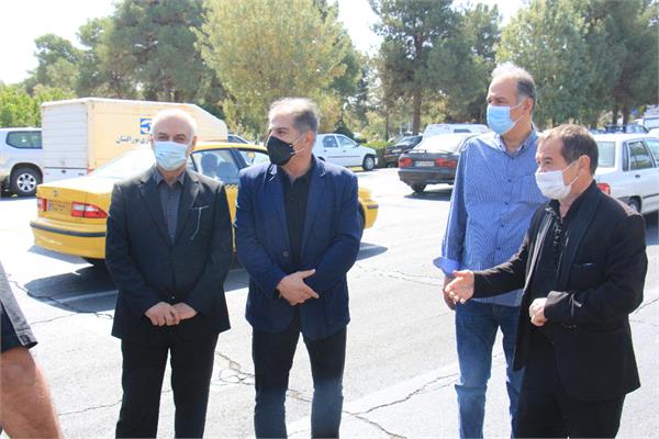 حضور جمعی از پیشکسوتان پرسپولیس، جامعه ورزش و اصحاب رسانه در مراسم خاک سپاری خواهر علی پروین